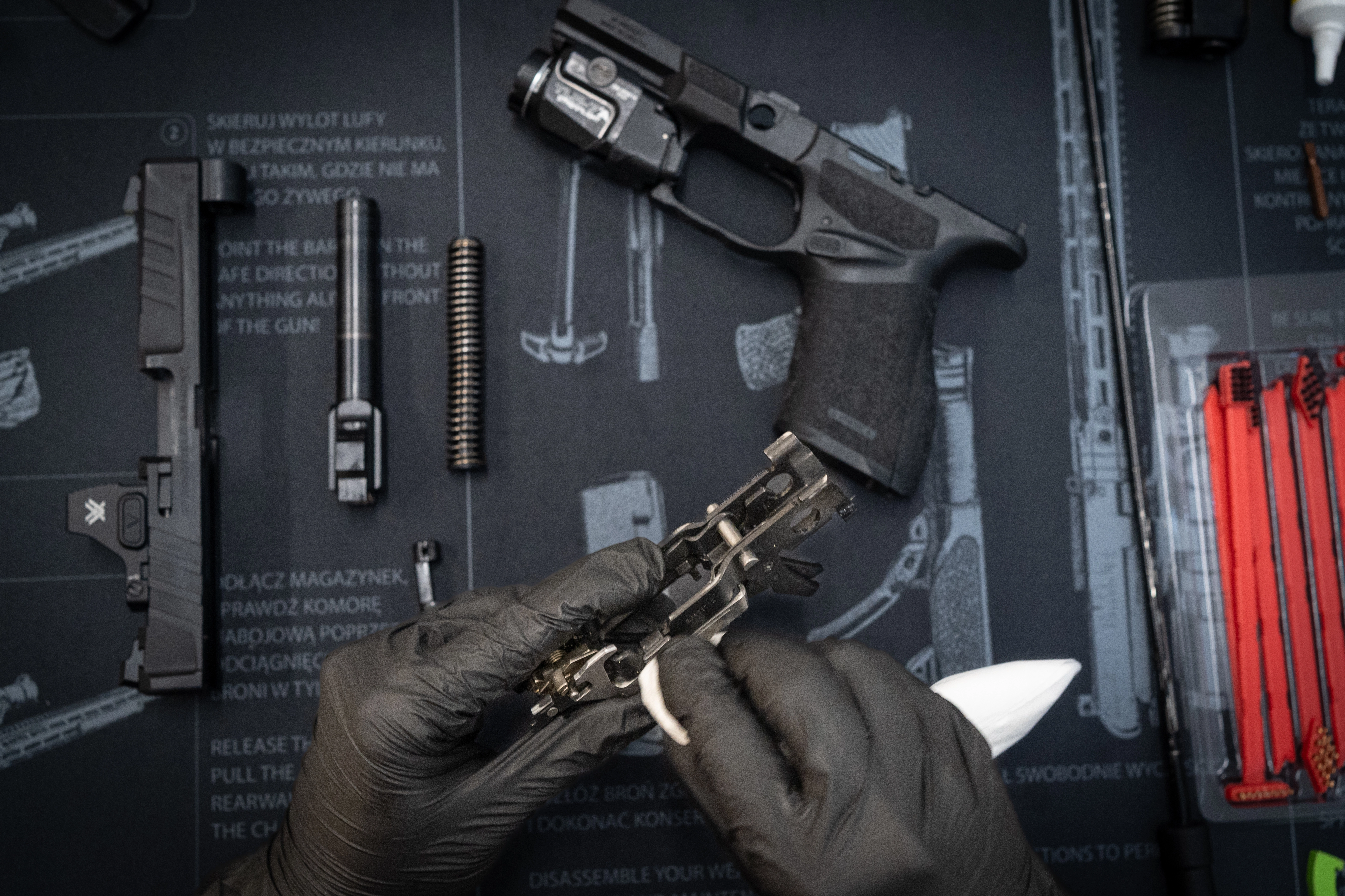 Daniel Arms - Služba Gun Care Intro